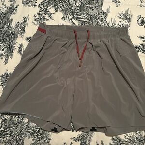 Men’s Lululemon gray shorts size L